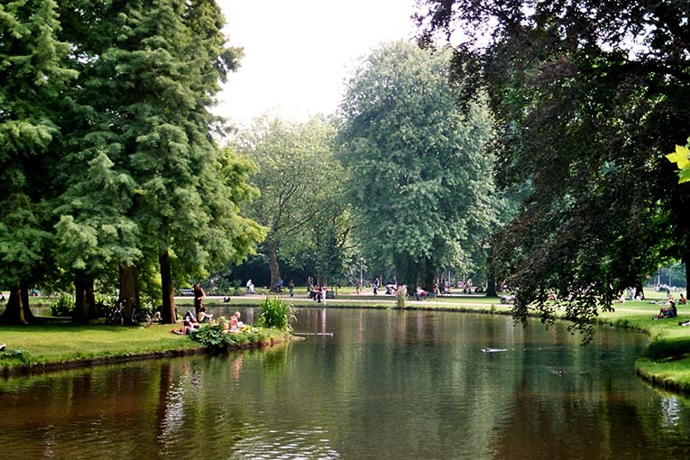Amsterdam,_Vondelpark-Hostspot.jpg